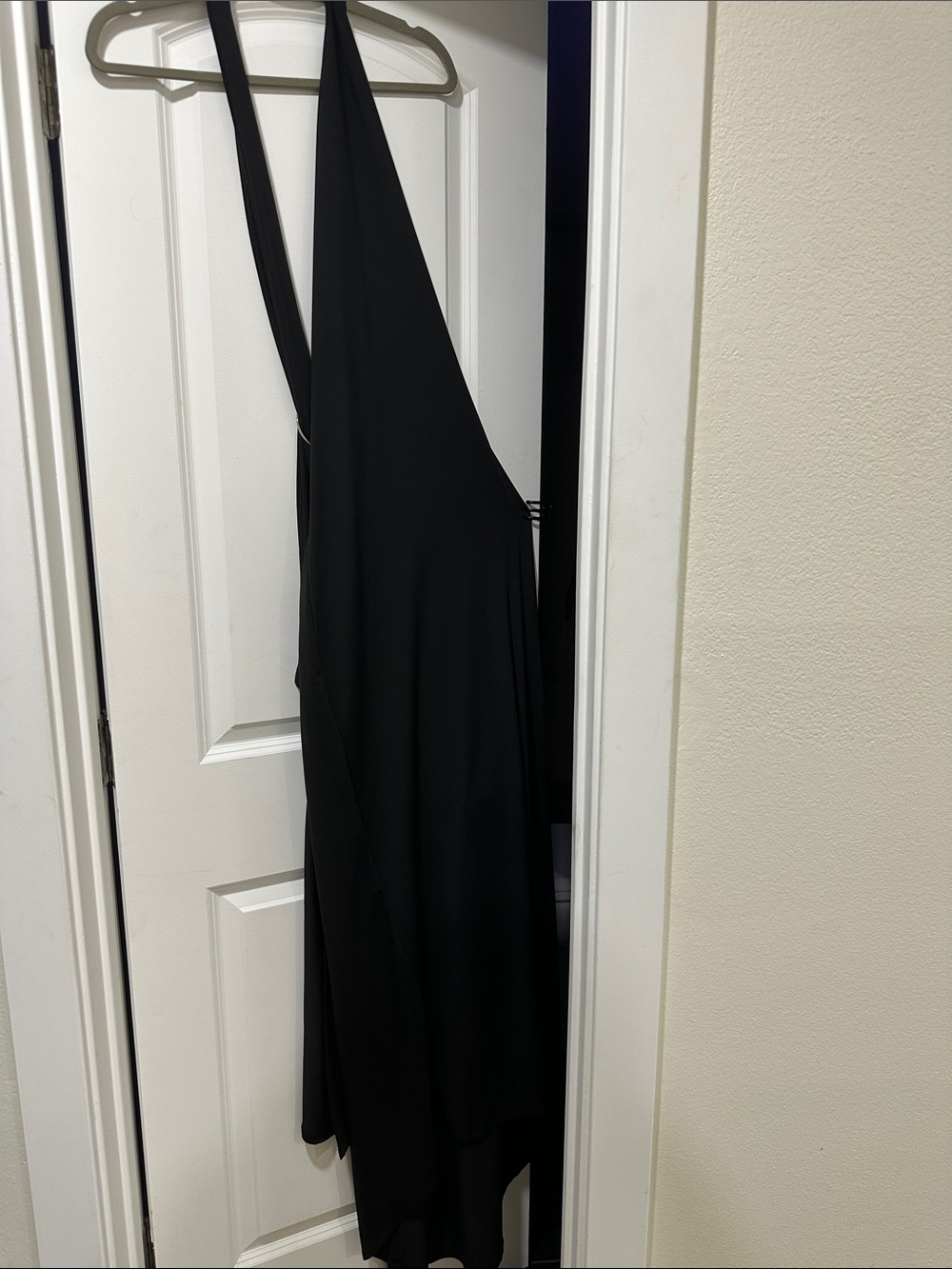 Black Sleeveless Drape Dress